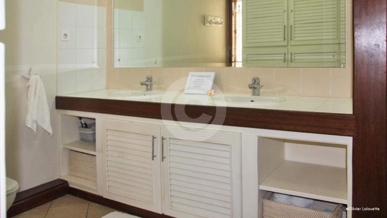 Fantastic Spacious Beachfront Villavacances 그란데 바이예 외부 사진